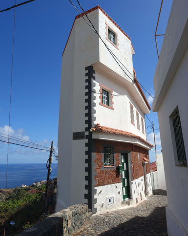 Canaries, Tenerife : calle Casas del Camino à Taganana