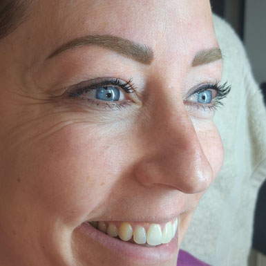 "voor en na pmu behandeling van powderbrow in mijn salon in Uitgeest"