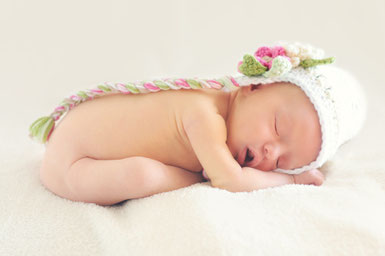 Schlafendes Baby. https://pixabay.com/de/baby-babym%C3%A4dchen-schlafendes-baby-784609/