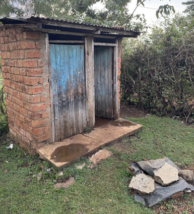Aktuelle Außentoilette (Trockentoilette: ohne Wasserspülung)