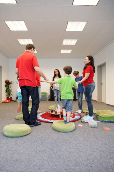 Der Austausch mit anderen trauernden Kinder ist ein wichtiger Bestandteil der Lacrima-Trauergruppe. 
