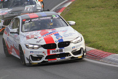 Foto: Klaus Höhn    -    Arne Hoffmeister im Leutheuser M4 GT4 war in der Schlussphase nicht aufzuhalten und rettete Platz 3 ins Ziel.