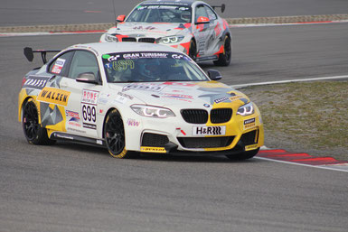 Foto: Klaus Höhn / Der Leutheuser-BMW 699 gibt einem Konkurrenten das Nachsehen.