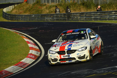 Der Leutheuser BMW M4 GT4 auf seiner Siegesfahrt