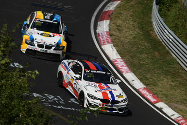 Foto: Team                     . Der Einsatz bei glühender Hitze hat sich für das Team Leutheuser Racing&Events gelohnt (Start-Nr. 175). Nach packenden Zweikämpfen P5 in der Endabrechnung.