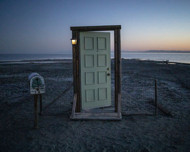 ꧁ ©Dennis Dimick, Bombay Beach on the Salton Sea, Niland California, 2019 ꧂