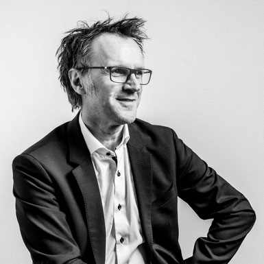 Portraitbild Dr. Wolfang Kuzmits - wissenschaftlicher Leiter des Masterlehrangs Marketingkommunikation in der Vertiefung Eventmanagement und Marketingkommunikation