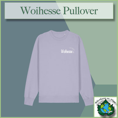 Unisex Woihesse Pullover in Lavender mit weißer Stickerei – nachhaltige Mode aus Rheinhessen, fair produziert und regional veredelt. Ideal für alle, die ihre Liebe zu Wein und Heimat stilvoll zeigen möchten.