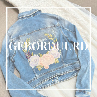 chique jasjes voor bruiden geborduurd met tekst en bloemen