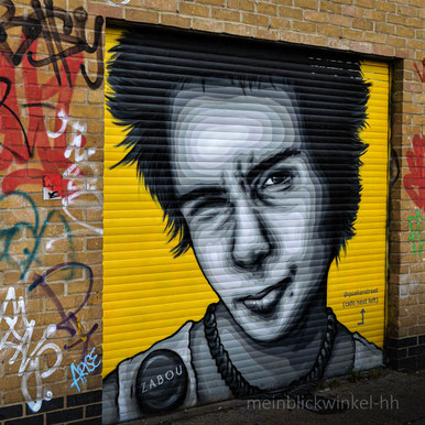 Garagentor Graffiti Sid Vicious Gesicht Musiker London