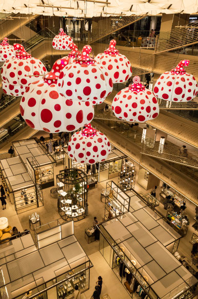 東京「GINZA SIX銀座シックス」吹き抜け