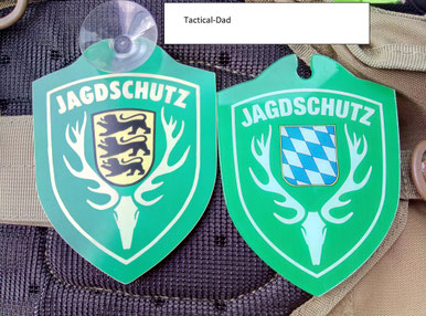 Autoschilder mit "Jagdschutz", "Jagdbetrieb", Forstschutz usw. haben viele Vorteile. 