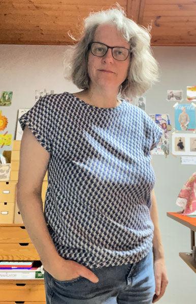 I sewed the shirt from a swapped remnant fabric. © Griselka 2022