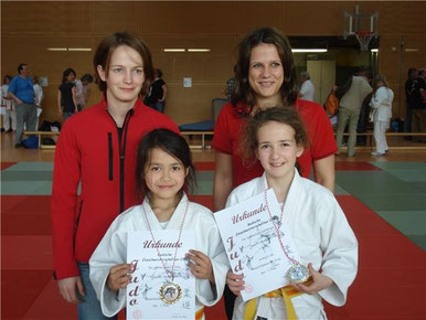 Dewi und Dana mit der badischen Topathletin Severine Pesch und der Mädelreferentin des BJV Vanessa Rieger