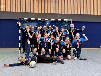 Die beiden Teams der U13 der MSG Erbstorf/Brietlingen belegten bei der Hallenkreismeisterschaft der D-Mädchen souverän den 1. und 2. Platz.