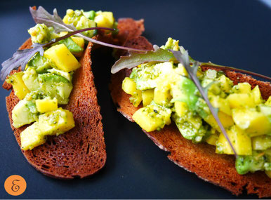 Mango-Avocado-Bruschettas