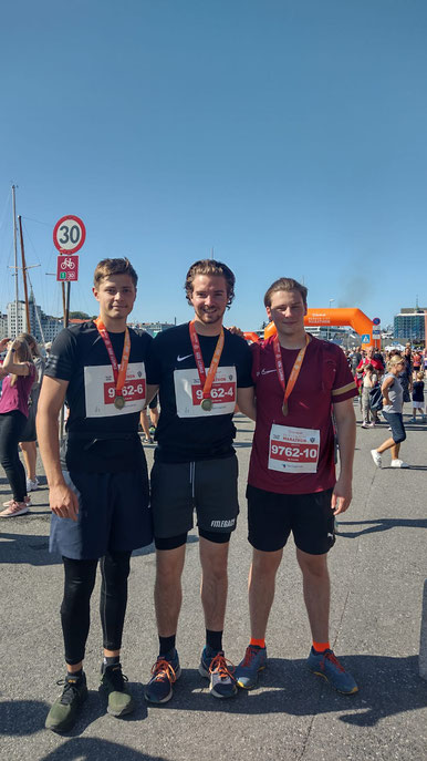 Alexander, Jonatan und Jonas (v.l.) nach dem Bergen City Marathon.