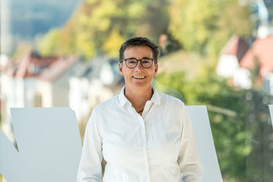 Sabine Jumpertz Fachärztin für Innere Medizin  Schwerpunkt Kardiologie   Zusatzbezeichnung Klinische Geriatrie  Präventivmedizinerin DAPM  Sachkunde Spezielle kardiovaskuläre Prävention der DGK