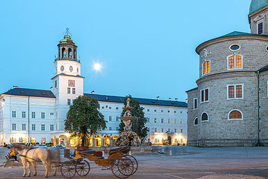 2014-10-06 Residenzplatz at full moon, Salzburg (c) www.strobgalerie.at