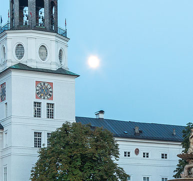 2014-10-06 Residenzplatz at full moon, Salzburg (c) www.strobgalerie.at