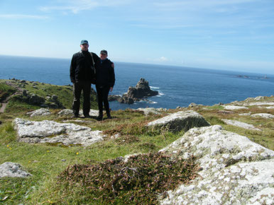 Wir am Lands End Cornwall