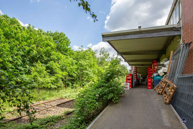 Da die Gleise auf der linken Seite nicht mehr aktiv sind konnte ich auf ihnen wieder zurück zur Tejestraße laufen.