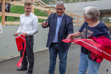 Es ist vollbracht - und für alle Gäste und Anwohner gab es im Anschluss ein Büfett und Getränke.