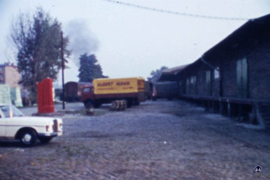Die Zapfanlage bestand, in Rot gestrichen und ohne "Nitag" - Würfel, bis zur Aufgabe des Firmengeländes an der Yorckstraße in den 1980er Jahren.