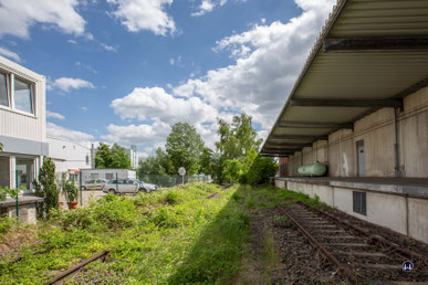 Längst verschwunden wie der Güterbahnhof sind die aus dieser Perspektive links zu sehenden Firmen an der Röblingstraße, zu denen ein Autohaus, die Fa. "Getränke Hoffmann" und ein "Aldi - Markt" gehörten. 