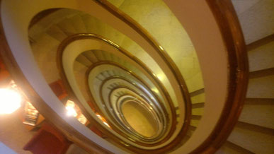 Escadaria interna de um Hotel na Cidade do Porto / Portugal