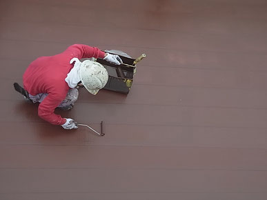 金属屋根の上塗り。高耐久遮熱塗装