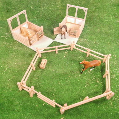Holz Pferdeboxen und Koppel im Maßstab 1:24 passend für Schleich® Pferde | 3zinken
