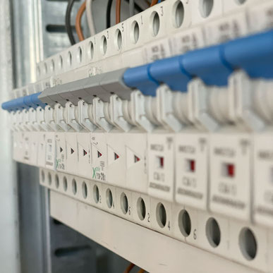 DIN-Schienen-LS-Schalter-im-Verteiler