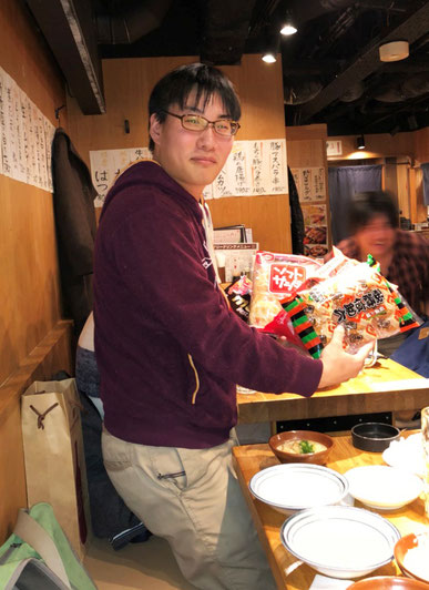 ブービー賞にはお菓子の詰め合わせ