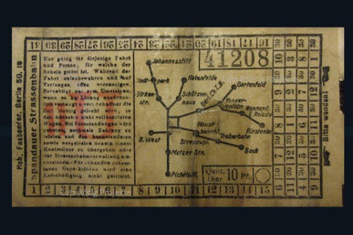 Hinter alten Dielen und Schwellen-liegt so mancher Schatz. Fahrschein der Spandauer Straßenbahn.