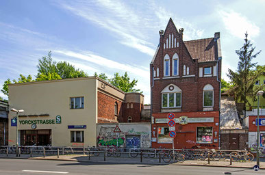 Gebt dem Bahnhof sein Dach zurück. Der S-Bahnhof Yorckstraße (S2) sollte im Sinne des Denkmalschutzes sein historisches Dach wiederbekommen.