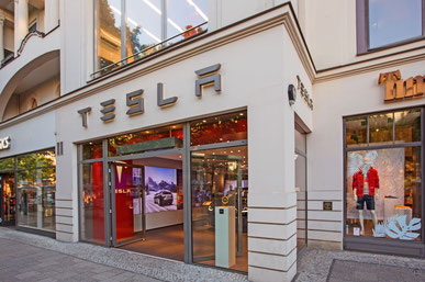 Tesla-Store, Berlin - Kurfürstendamm.