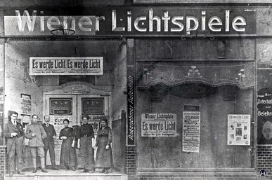 Die "Wiener Lichtspiele" in der Wiener Straße in Kreuzberg. Heute befindet sich im ehem. Kinosaal der Club "Cortina Bob".