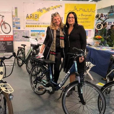 Bici elettrica Pmzero ARIBINA e-bike Claudia Ratti Lara Magoni