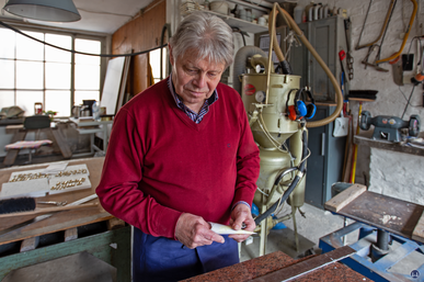"Schmidt Grabmale" an der Hermannstraße in Neukölln.
