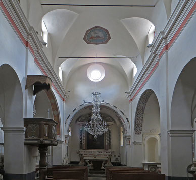 Omessa - Maître-autel et nef