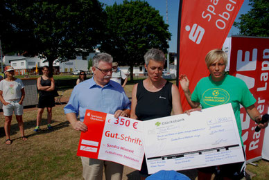 Fussballschule Sandra Minnert Spendenübergabe Fussballcamps