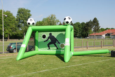 Kindergeburtstag feiern in Frankfurt Oberursel Bad Homburg Torwand mieten Eventmodule Fussballgeburtstag Verleih Torwandschießen