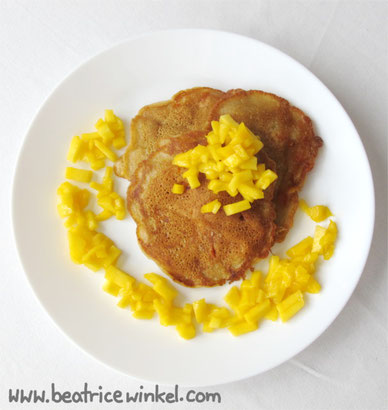 Beatrice Winkel - Aprikosen-Mandel-Pancakes mit Mango-Würfel