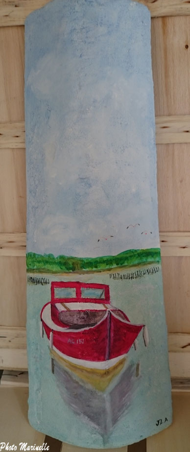 L'Atelier à JLA - "Pinasse rouge AC 151 au large" - Peinture sur tuile ostréicole (Bassin d'Arcachon)