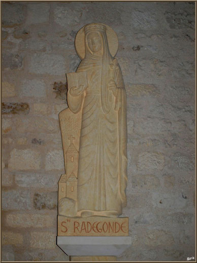 Statue de Sainte Radegonde dans l'église Sainte Radegonde à Talmont-sur-Gironde, Charente-Maritime