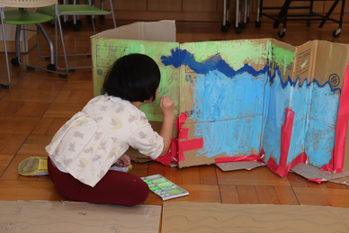 「水の流るるろうか」の着色中