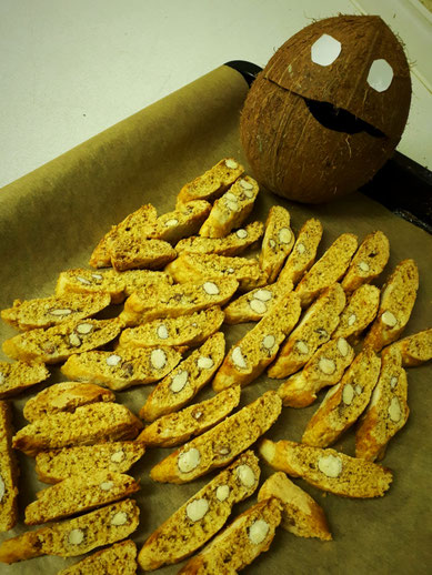 Cantuccini und lustige Kokosnussfigur