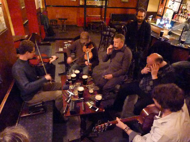 Session irlandaise à l'harmonica. The Murphy Brothers. 