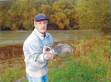 Ewald Kassin hat am 12. Oktober 2013 diesen Huchen (93/12) gefangen.